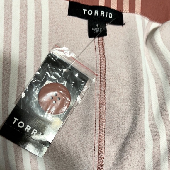 🆕🌼TORRID Boyfriend Blazer🌼 - Picture 3 of 16